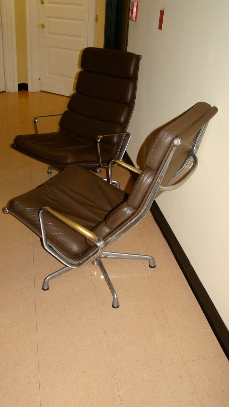Charles Eames Herman Miller Leather Soft Pad Lounge Chair Pair In Excellent Condition In Atlanta, GA