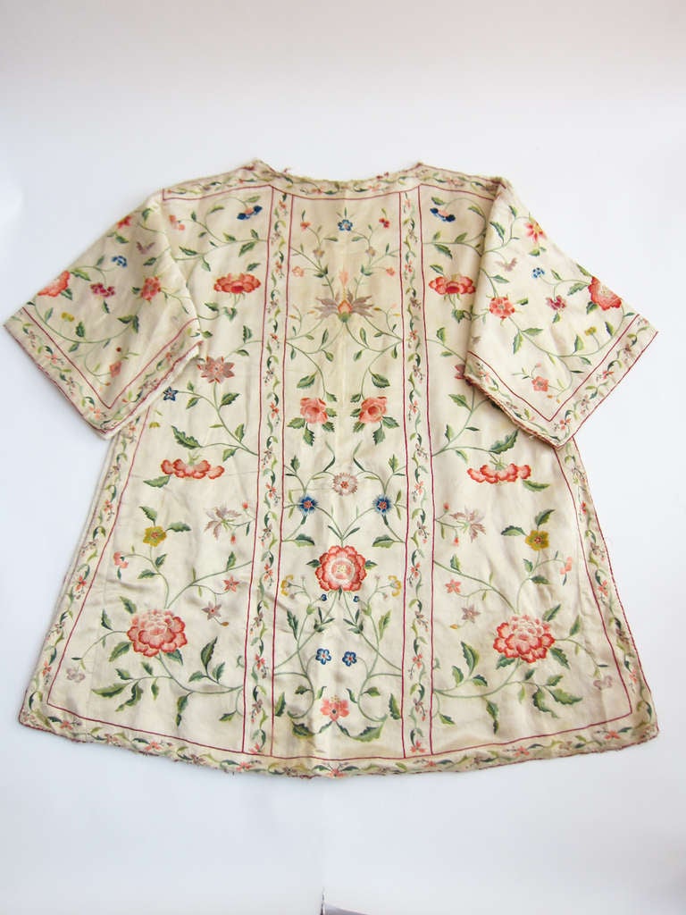 Embroidered Silk Vestment - Early 19th C. In Good Condition For Sale In Mexico City, DF