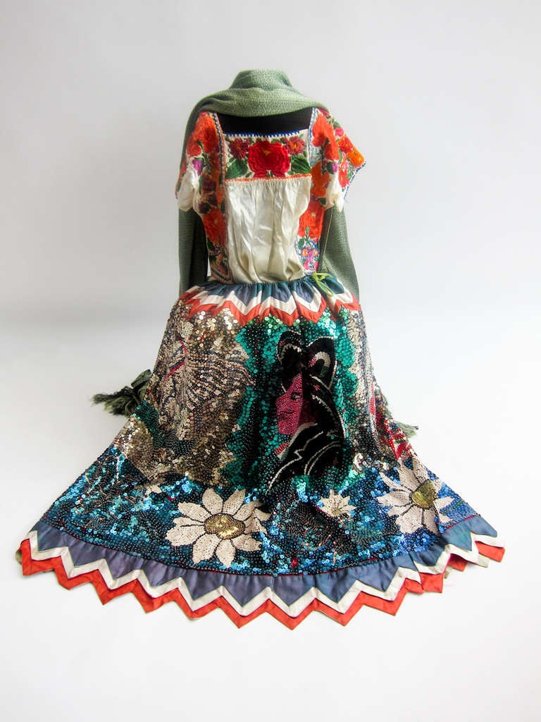 Few indigenous dresses of Mexico compare with the literal brilliance of the ‘China Poblana,’ the blouse with rich embroidery and the skirt covered in sequins in an elaborate design.
The china poblana dress, which the colors of the Mexican flag are