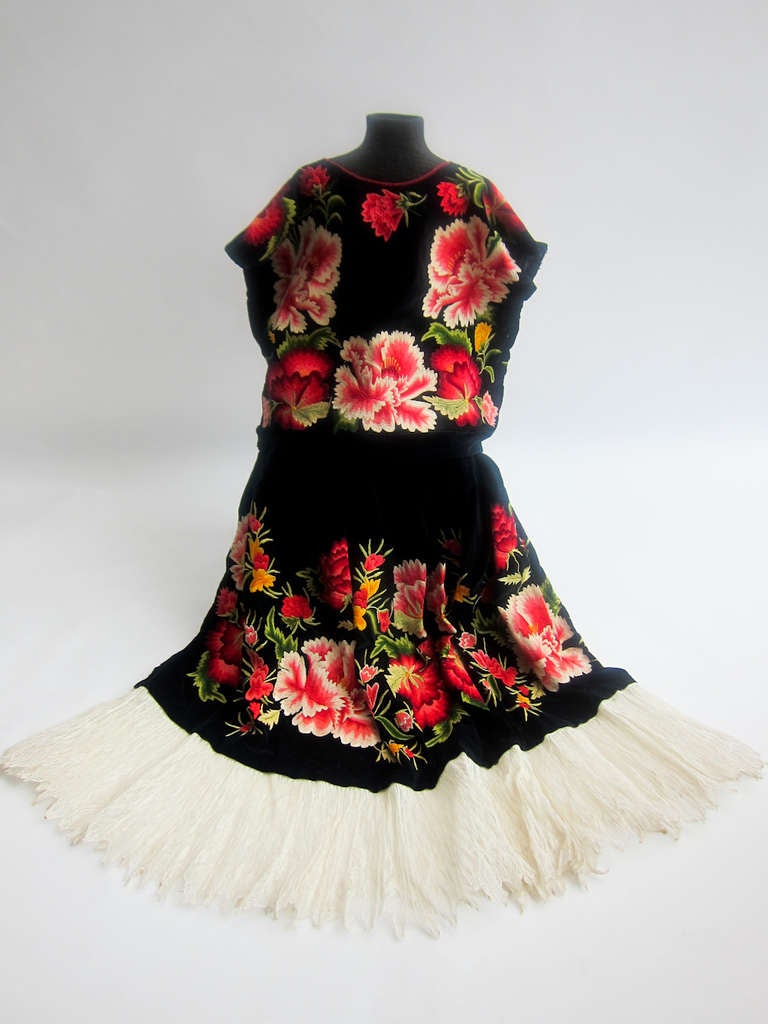 This exuberant traditional dress of La Tehuana - the women from a group of cultures from the Isthmus of Tehuantepec - is worn during festivals and dances. It is comprised of the skirt and huipil, both hand-embroidered with an eye-catching array of