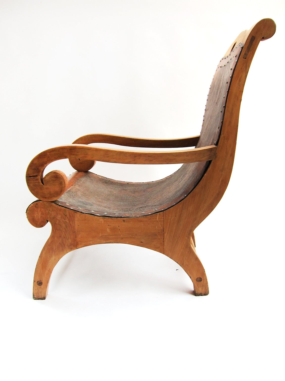 There is no more vernacular a chair of Mexico than ‘la butaque,’ which instantly conjures up images of scenes at the hacienda. The flowing line to which leather is usually tacked has such a clean line that it has been reinterpreted by both Luis