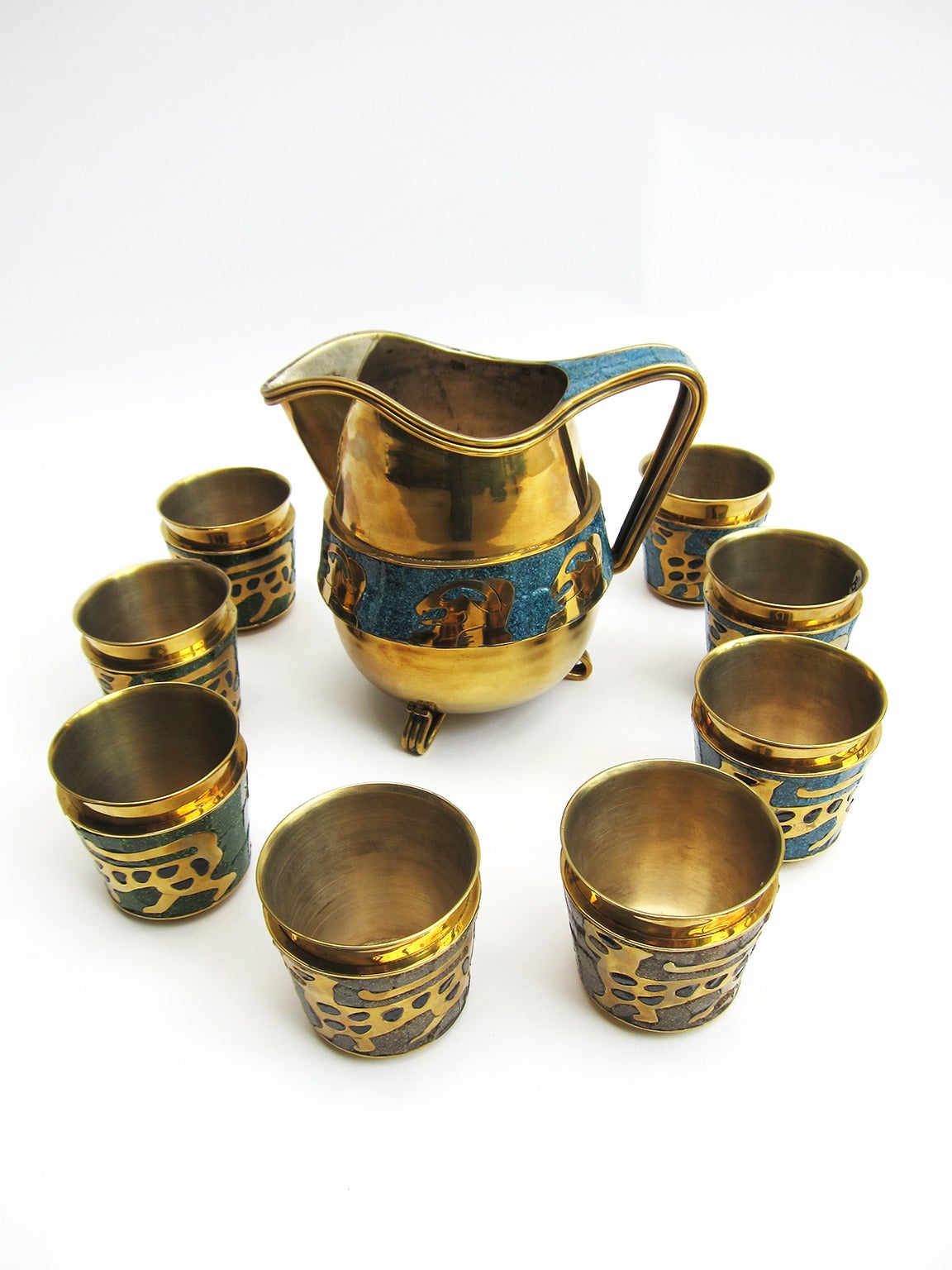 Salvador Vaca Teran was an outstanding designer and silversmith. After leaving the Spratling workshop he joined his cousins, Los Castillo brothers where he worked under the Castillo name for 13 years. In 1952, he went on his own with 23 silversmiths
