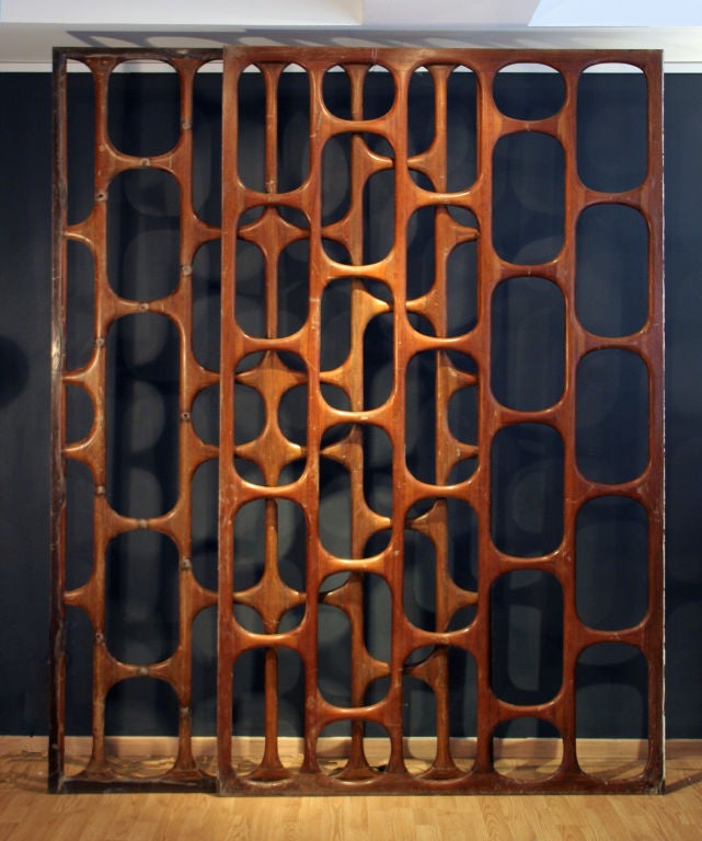 Fantastic and unique wooden screen from the best of Mexican modernism era. Made for a house in Mexico City during the 1950s, this screen consists of three separate pieces that go intertwined. The resulting geometric figures are impressive. Very rare