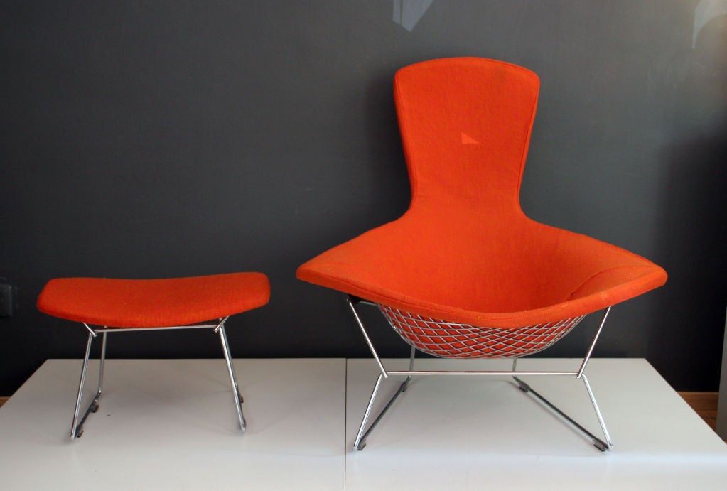 Original Harry Bertoia Bird Chair by Knoll, it comes with its ottoman, original fabric. Perfect condition.