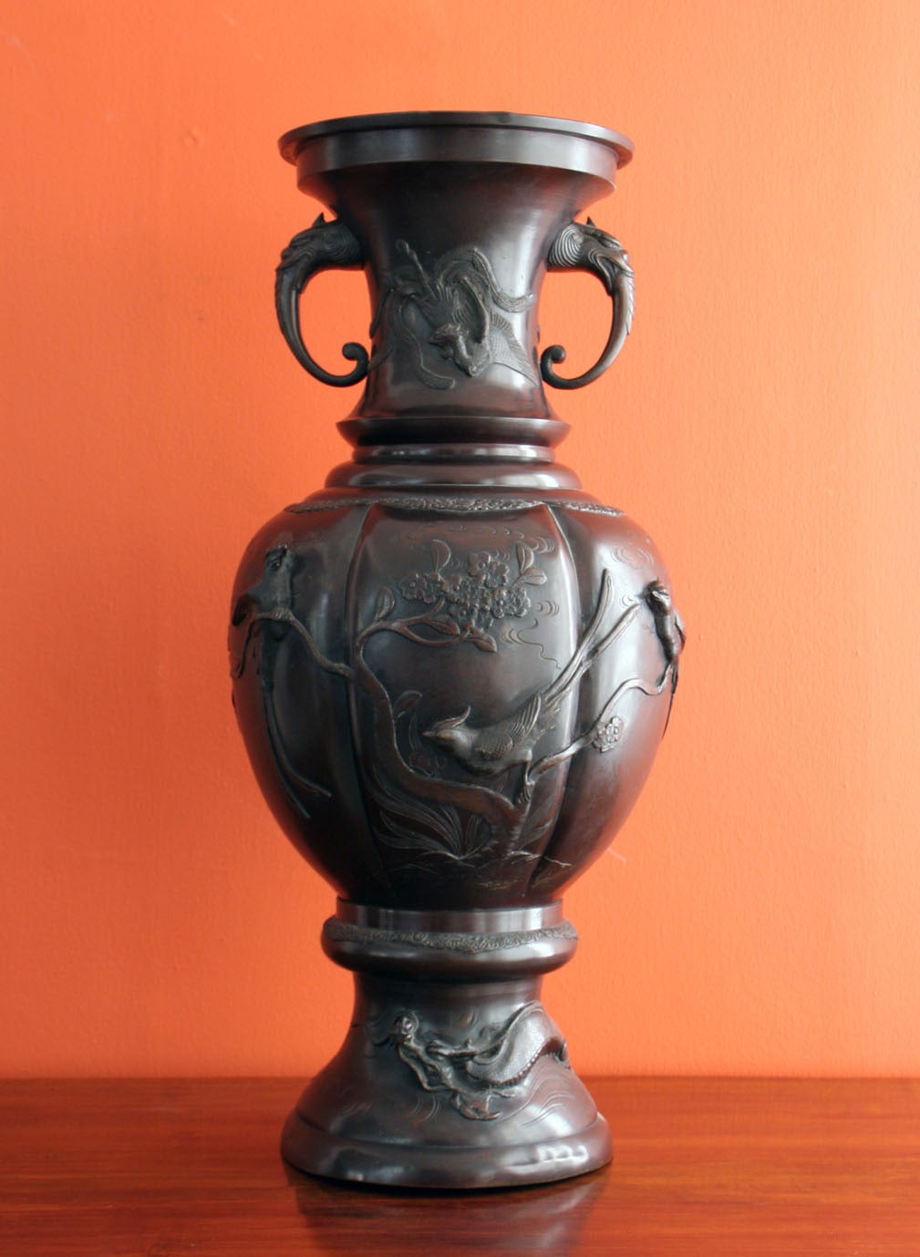 Beautiful Japanese vase made by Kumeno Teitaro in the late 19th century by the Meiji Era.