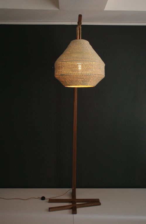 Walnut Floor Lamp In Excellent Condition For Sale In Mexico City, DF