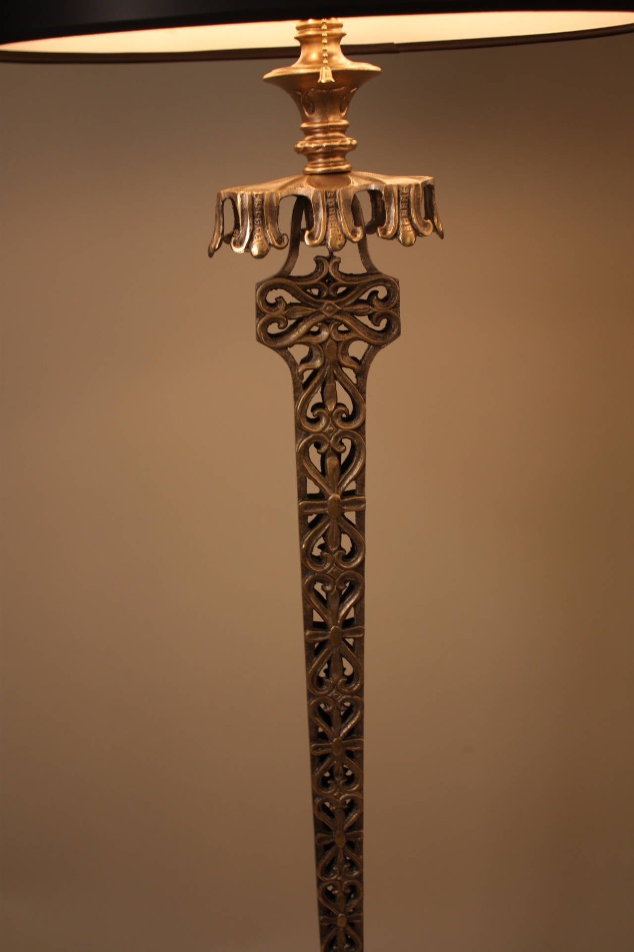 Unusual American Floor Lamp in Oscar Bach Style In Good Condition In Fairfax, VA