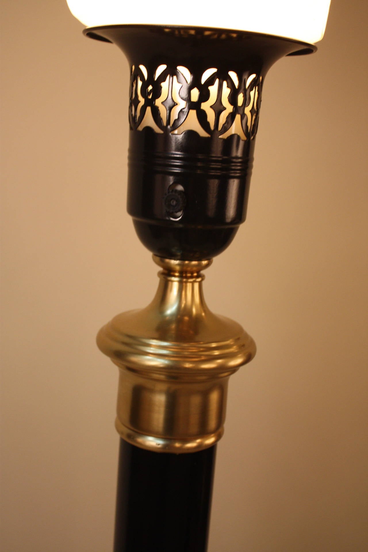 American Torchiere Floor Lamp In Good Condition In Fairfax, VA