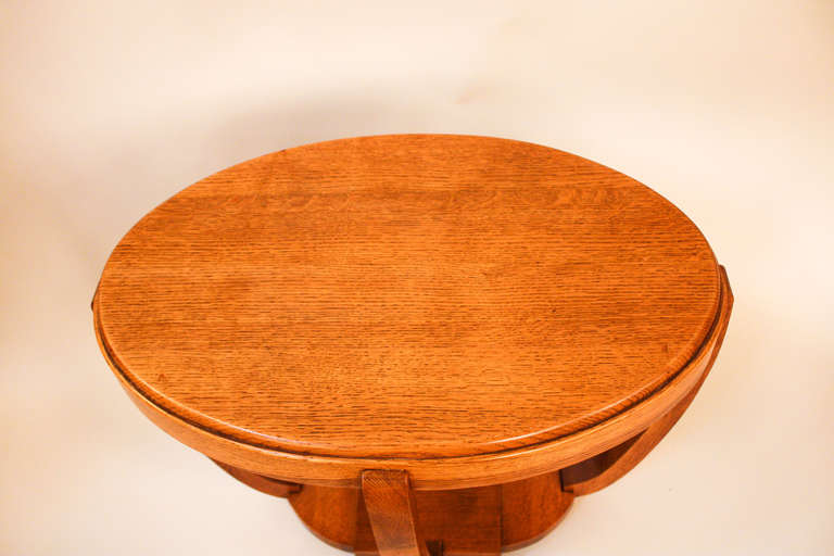 Wooden Oval Table In Good Condition In Fairfax, VA