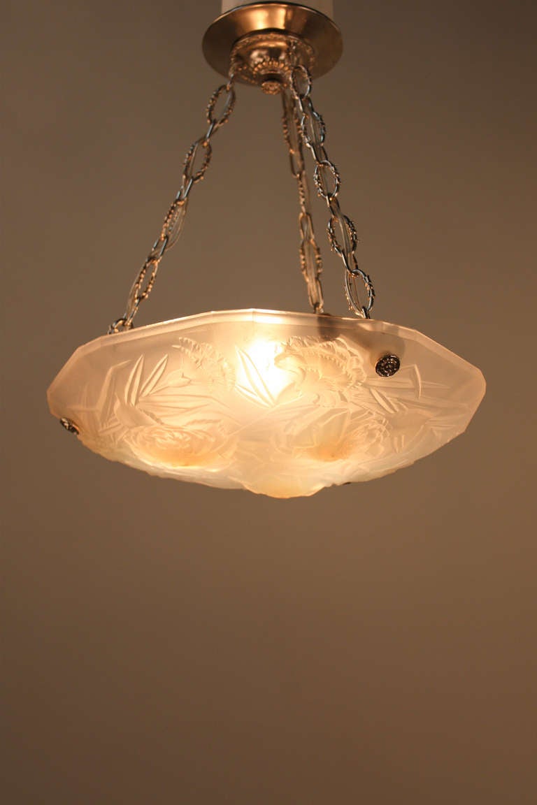 Art déco Plafonnier français en verre opalescent par Roba