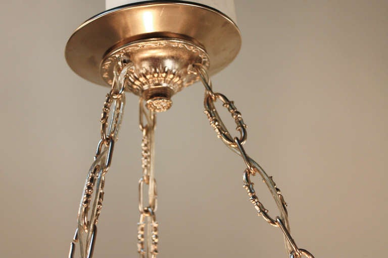 Verre opalin Plafonnier français en verre opalescent par Roba