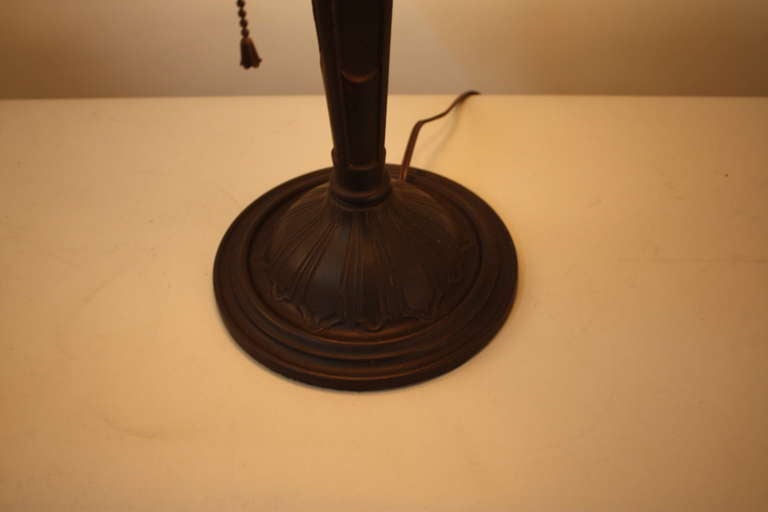 American Stained Glass Table Lamp By Bradley & Hubbard In Good Condition In Fairfax, VA