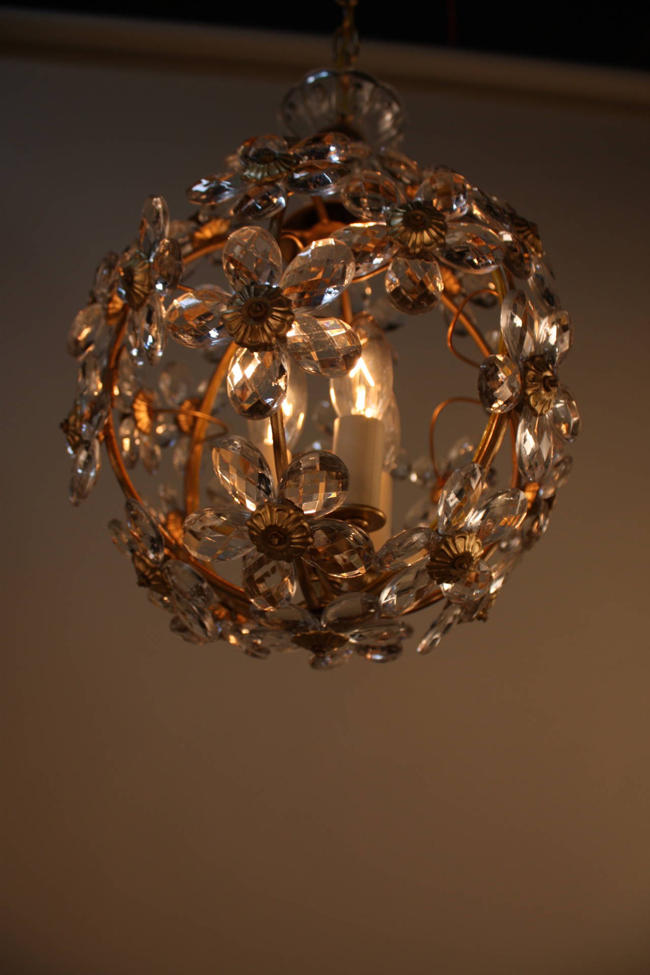 Mid-20th Century Wonderful Crystal Chandelier in Baguès Style