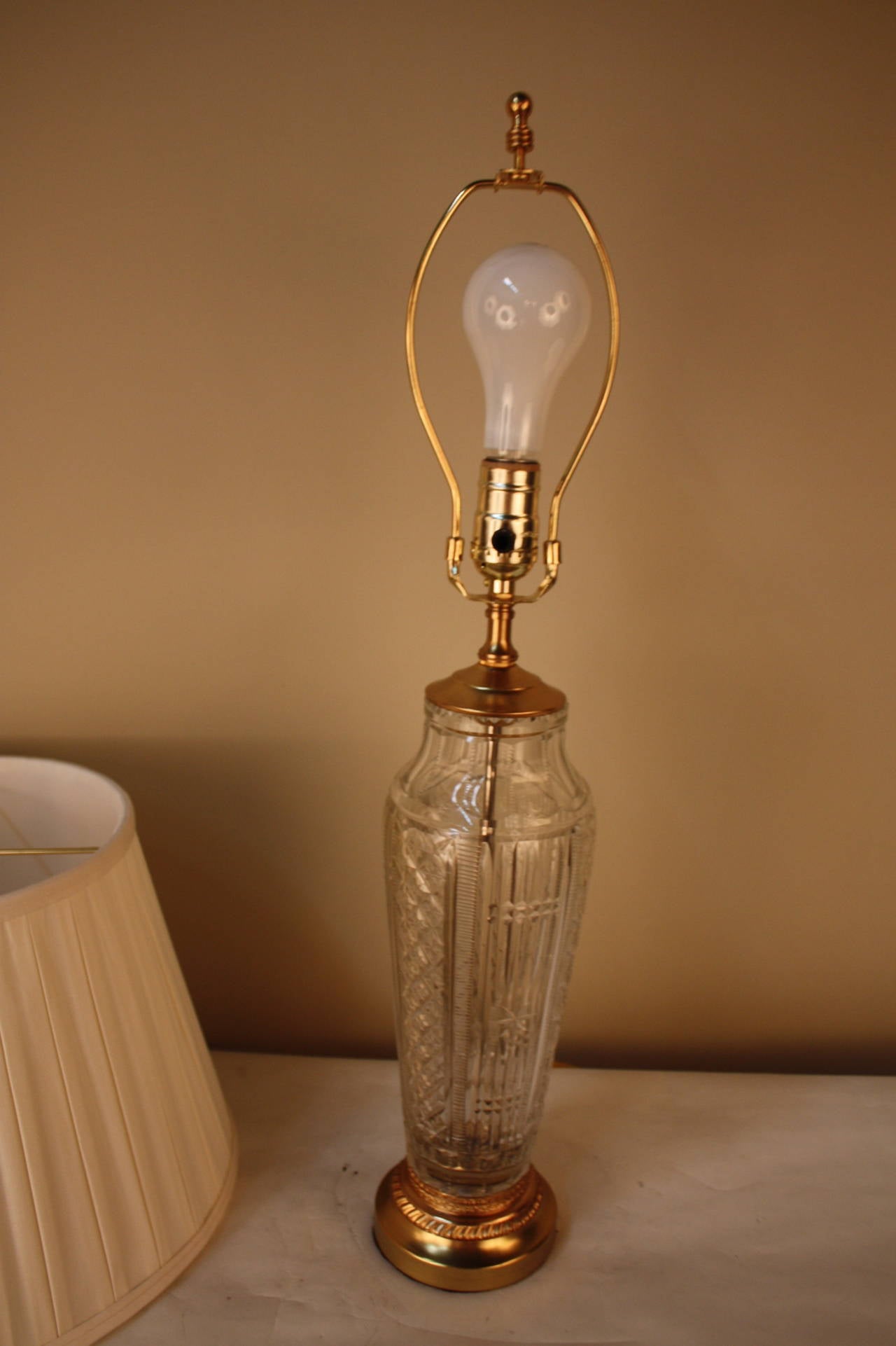 Early 20th Century Hand-Cut French Crystal Bronze Base Table Lamp