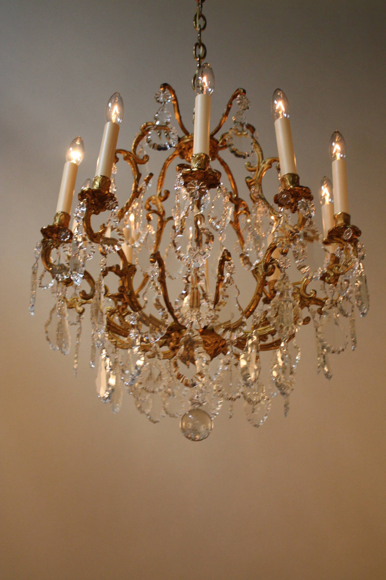 Beautiful ten-light crystal and bronze French chandelier.
This chandelier is 22