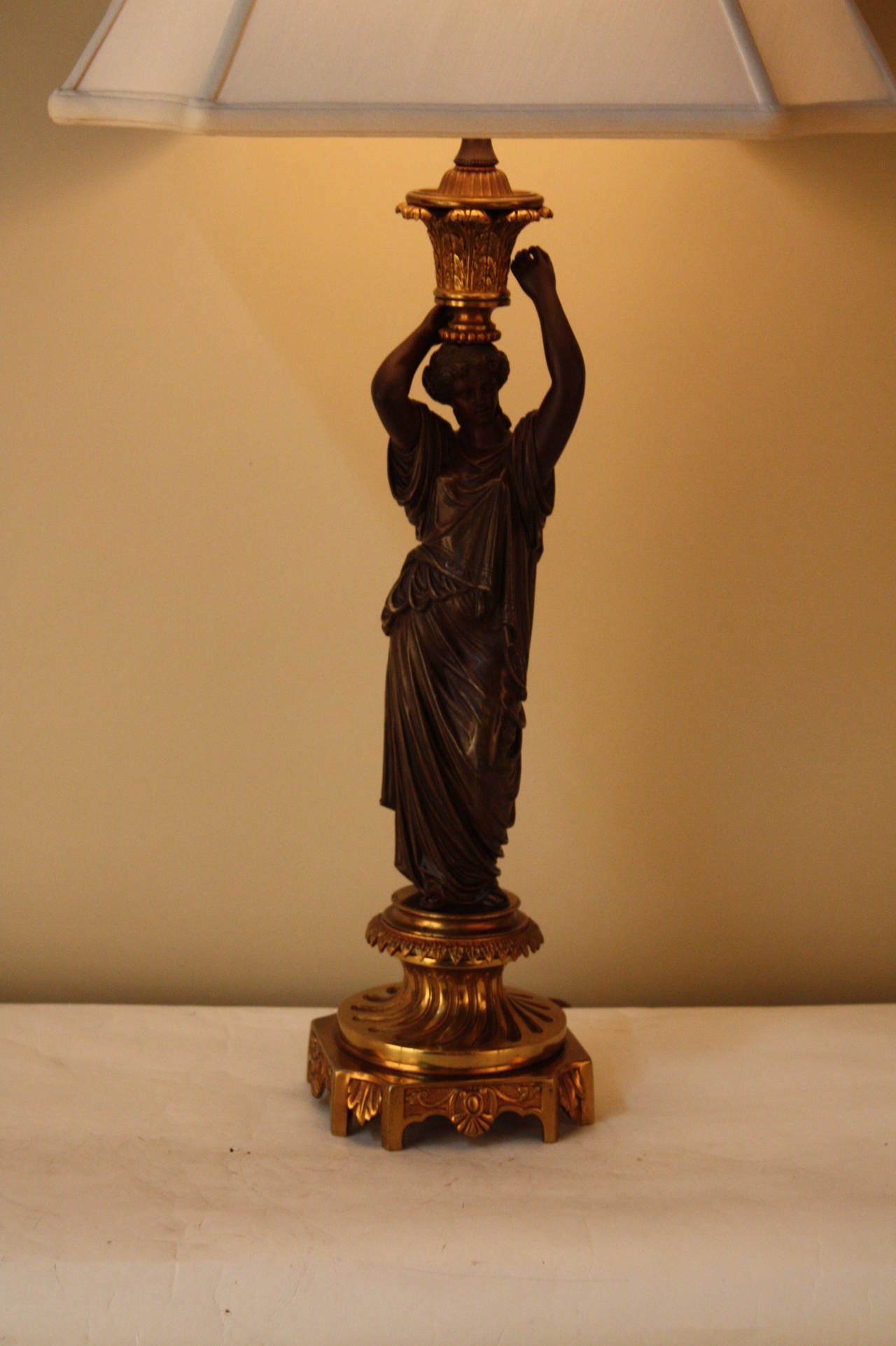 Bronze Sculpture Table Lamp