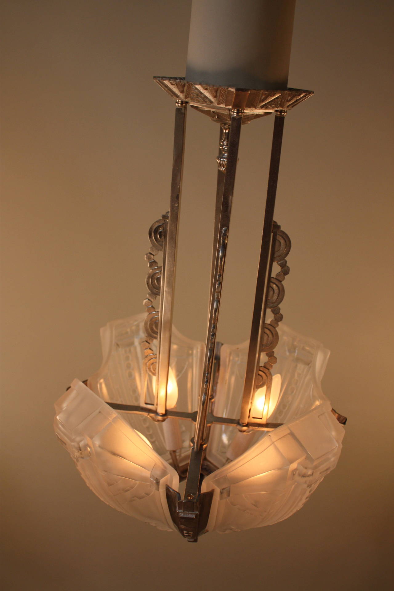 Lampadario Art Deco francese di P. Maynadier 2