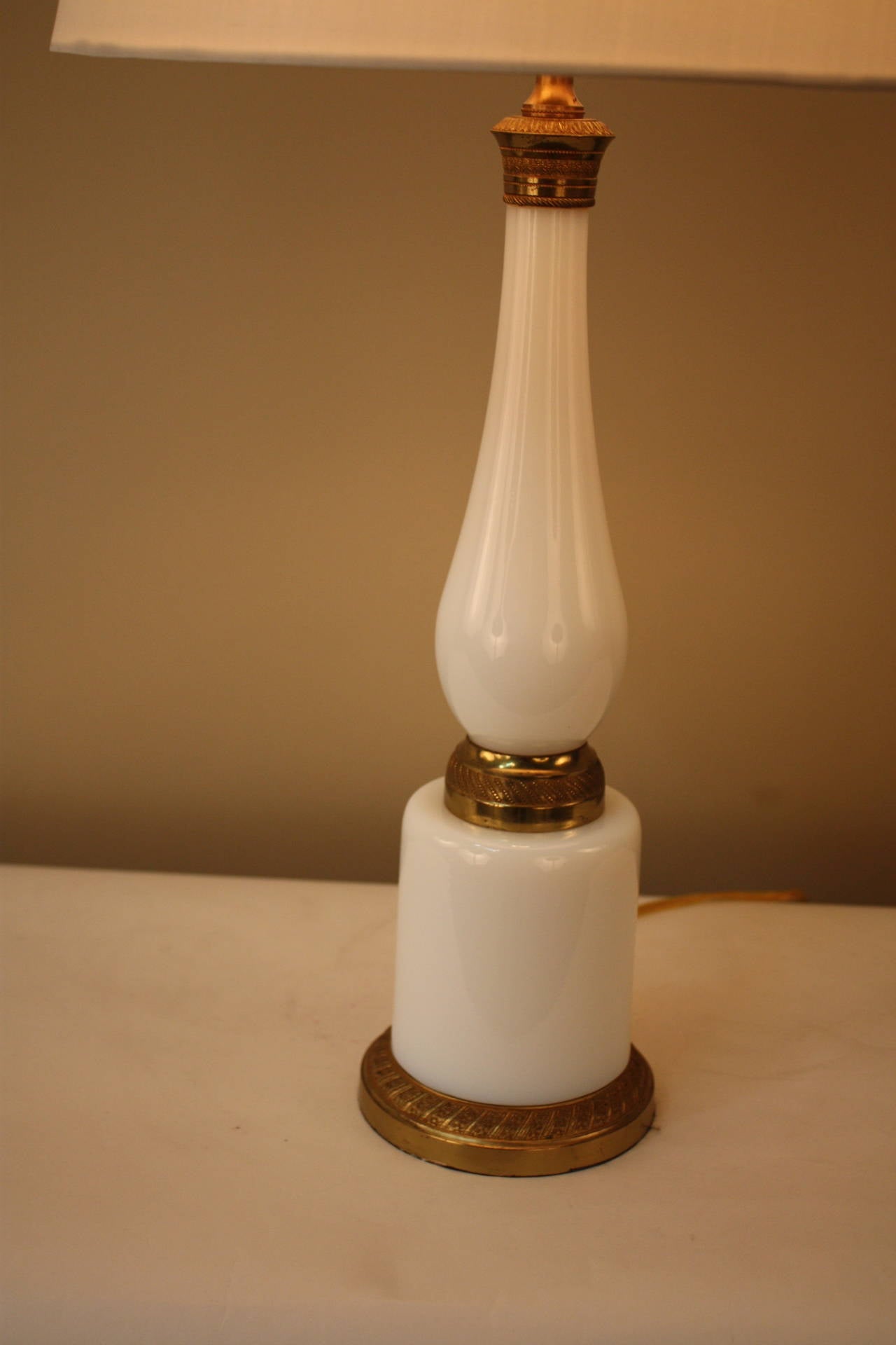 French Opaline Glass Table Lamp In Good Condition In Fairfax, VA