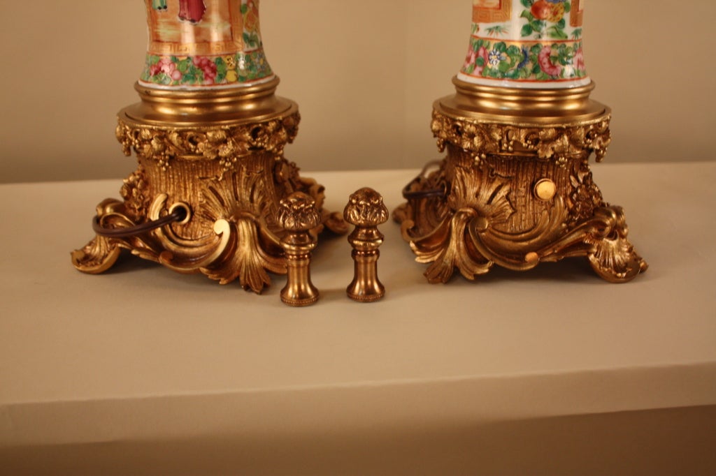Pair of Rose Medallion Lamps with Bronze Mounting In Good Condition In Fairfax, VA