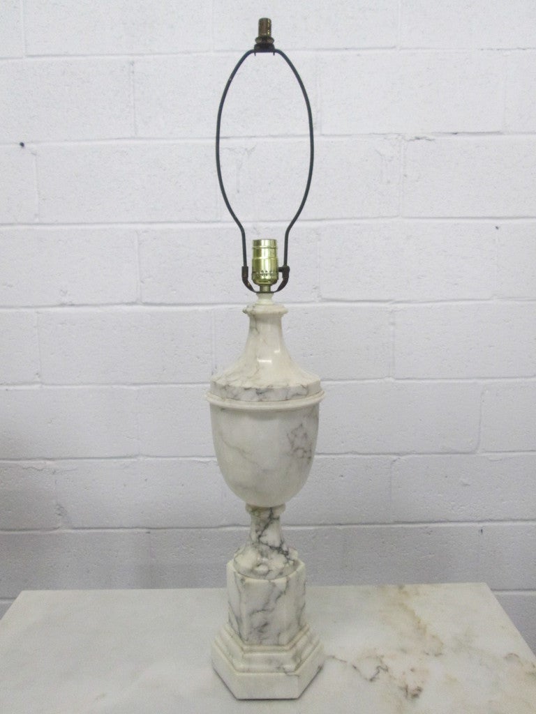 Pair of Neoclassical Italian Marble Urn Lamps In Good Condition In New York, NY
