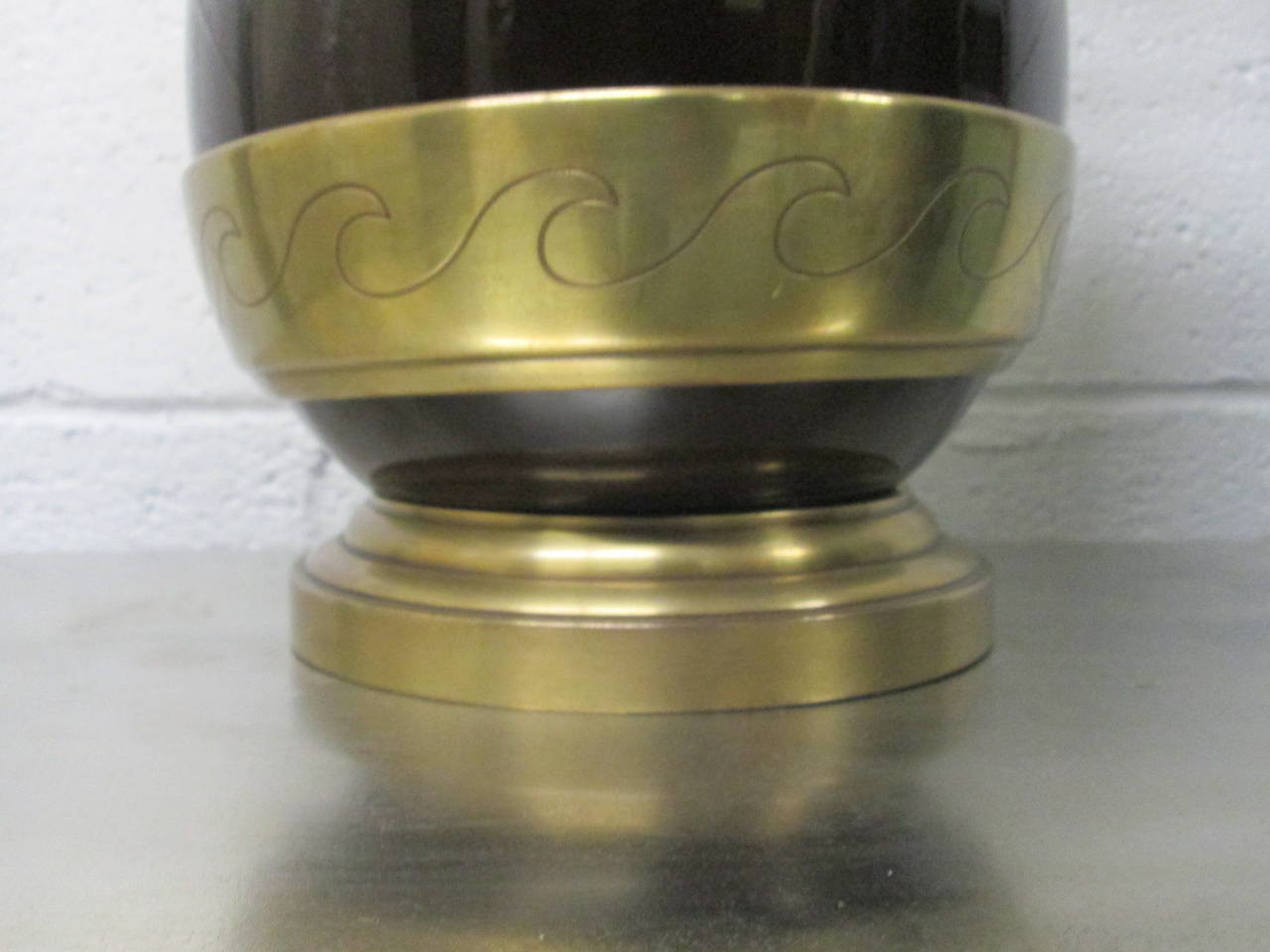Brown Ceramic and Brass Lamp en Bueno estado para la venta en New York, NY