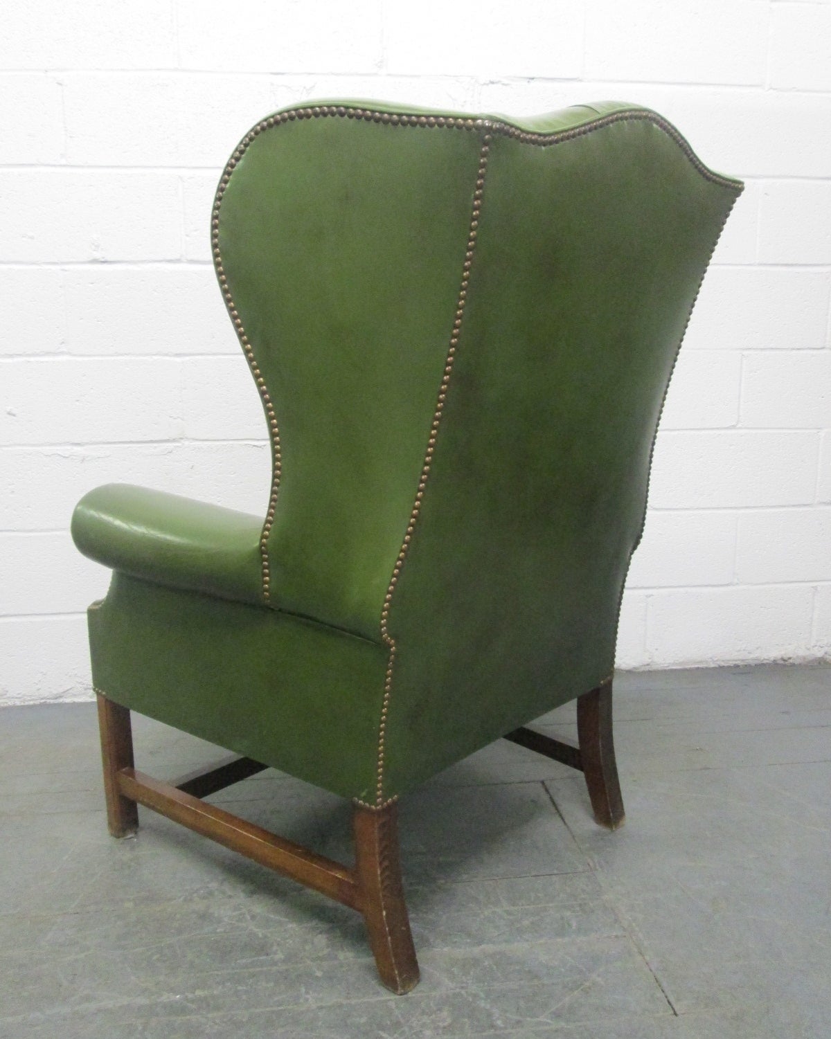 green leather tufted chair