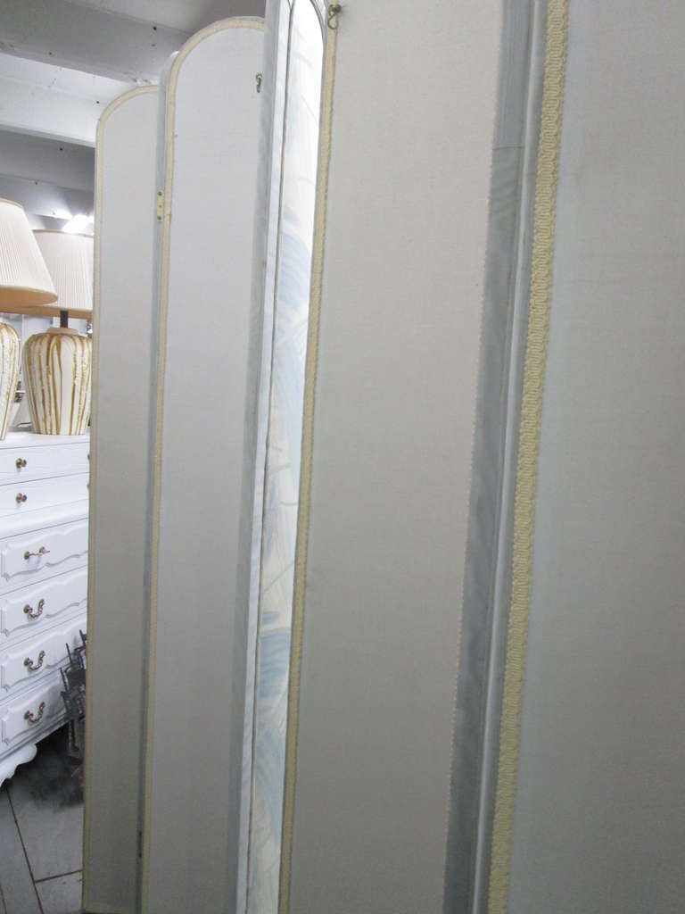 Pair of Upholstered Room Dividers or Screens im Zustand „Hervorragend“ in New York, NY
