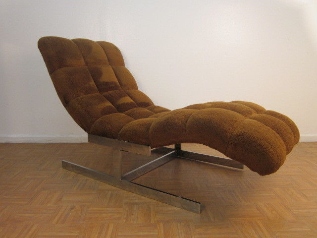 Milo Baughman Wave chaise longe with brown upholstery on chrome base.