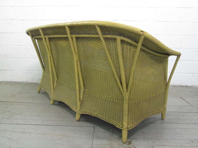 Victorian Wicker Sofa Style of Lloyd Loom In Good Condition In New York, NY