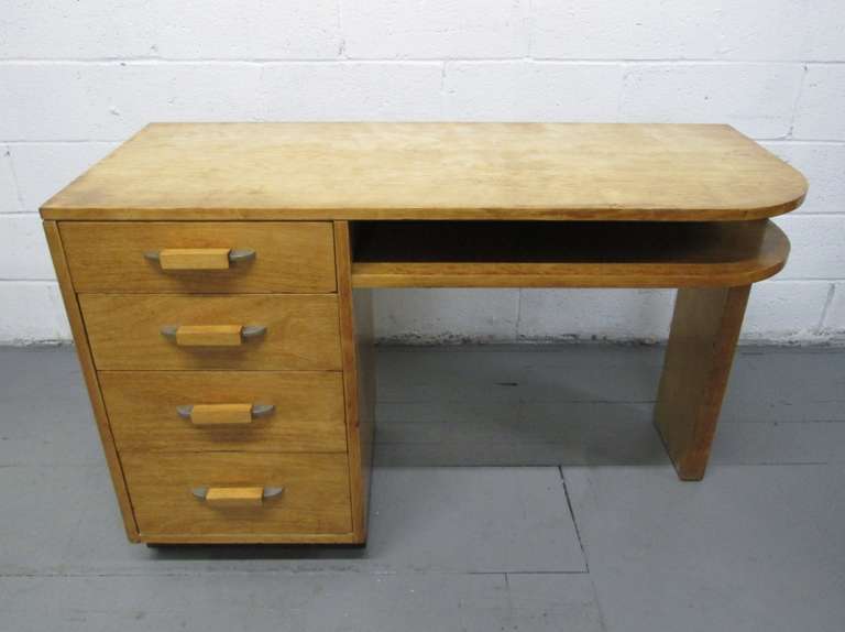 Streamline Desk in Birch by Eliel Saarinen for Johnson Furniture Co. In Good Condition In New York, NY