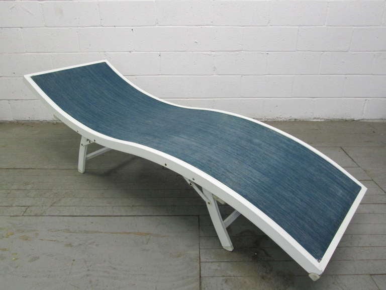 Pair of Wave Mesh Lounge Chairs For Sale at 1stdibs