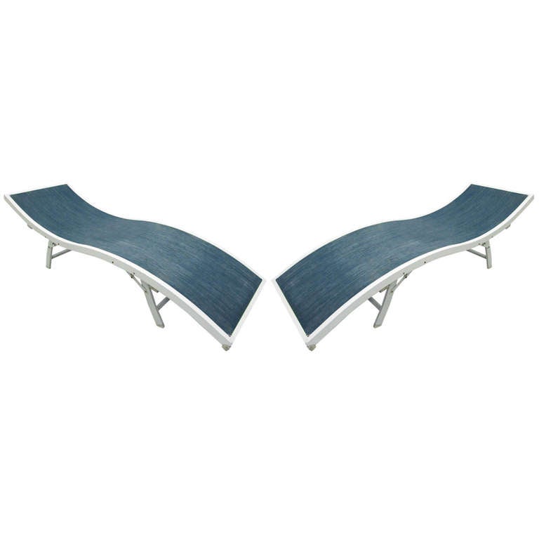 Pair of Wave Mesh Lounge Chairs For Sale at 1stdibs