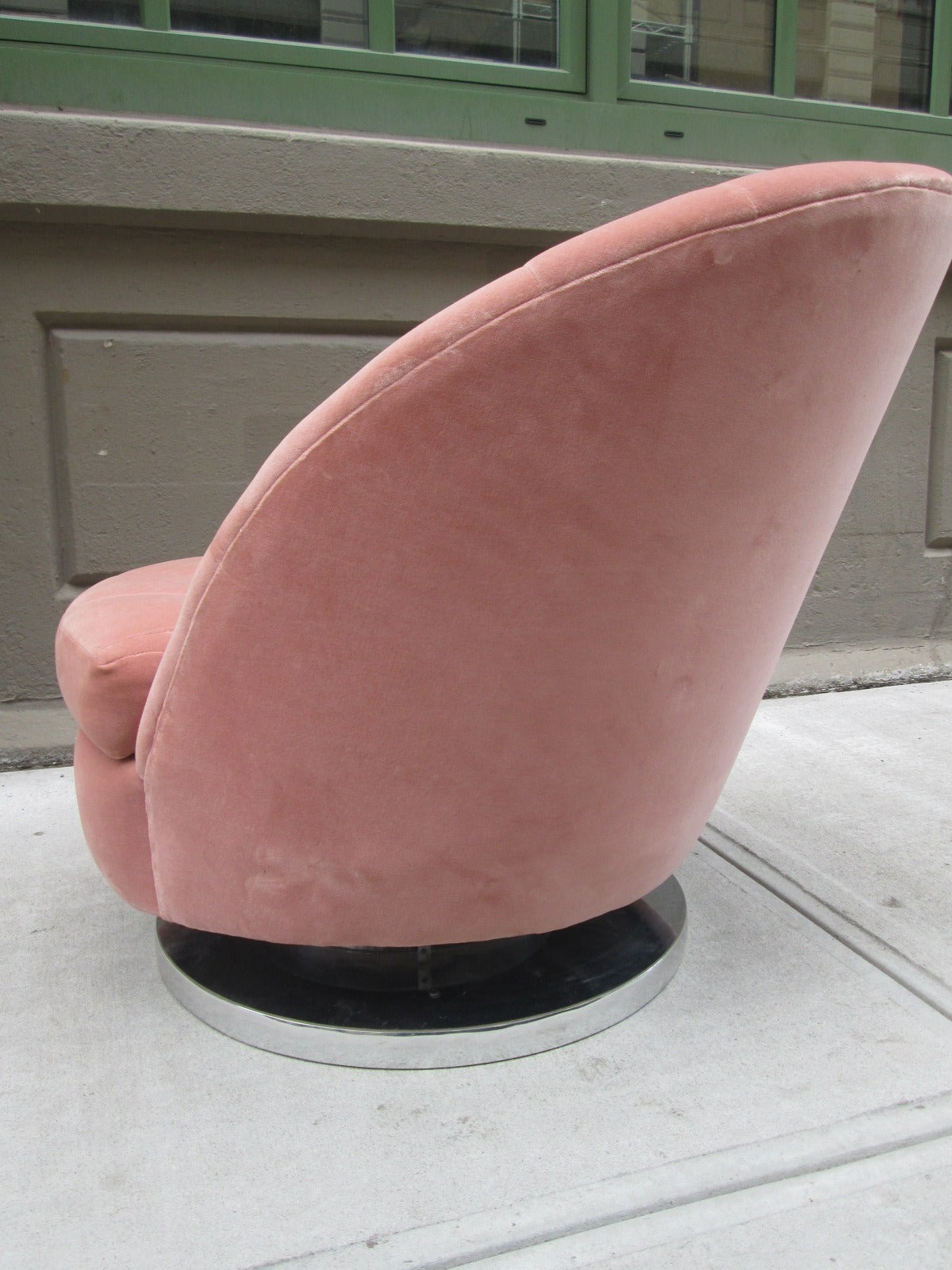 Modern Pair of Milo Baughman Swivel Chairs