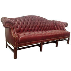 Chesterfield Ledersofa im Chippendale-Stil