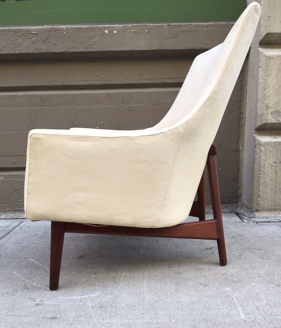Pair of Lounge Chairs by Jens Risom No. 2136 In Good Condition In New York, NY