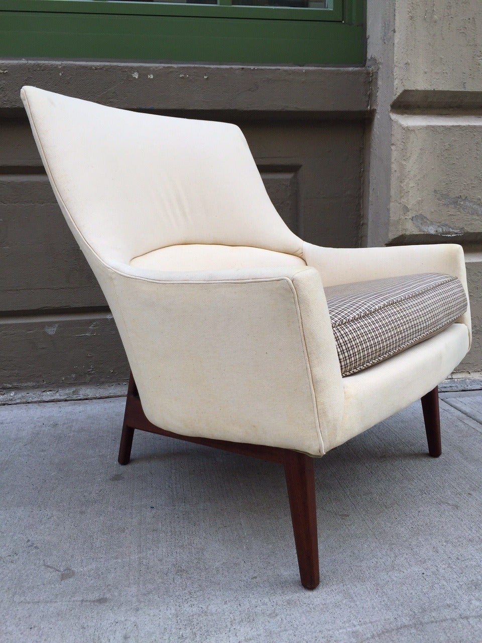 Mid-Century Modern Pair of Lounge Chairs by Jens Risom No. 2136