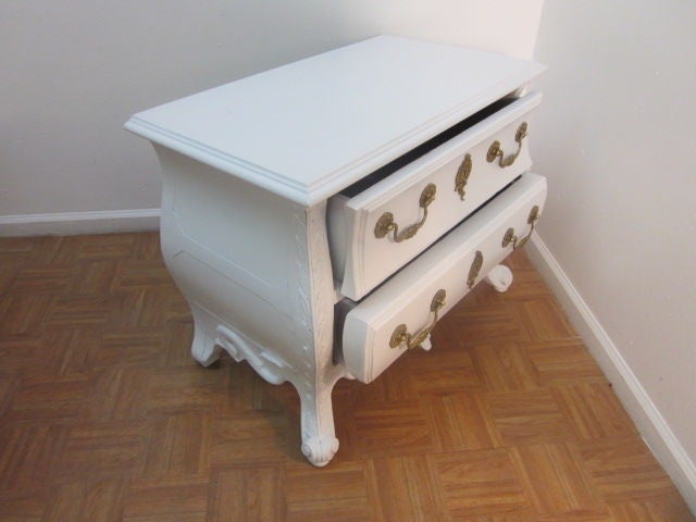 Pair of French Antique Style White Commodes In Good Condition In New York, NY