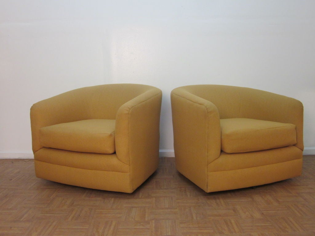 Pair of Upholstered Barrel Back Swivel Chairs In Good Condition In New York, NY
