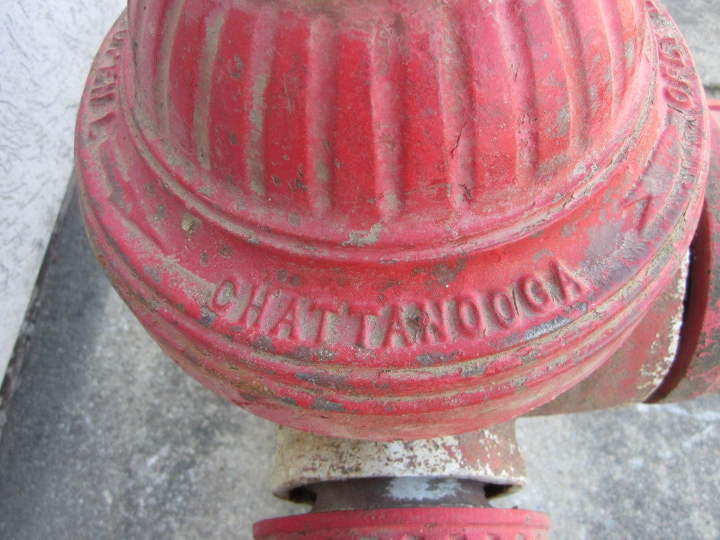 Vintage Chattanooga Fire Hydrant In Fair Condition In New York, NY