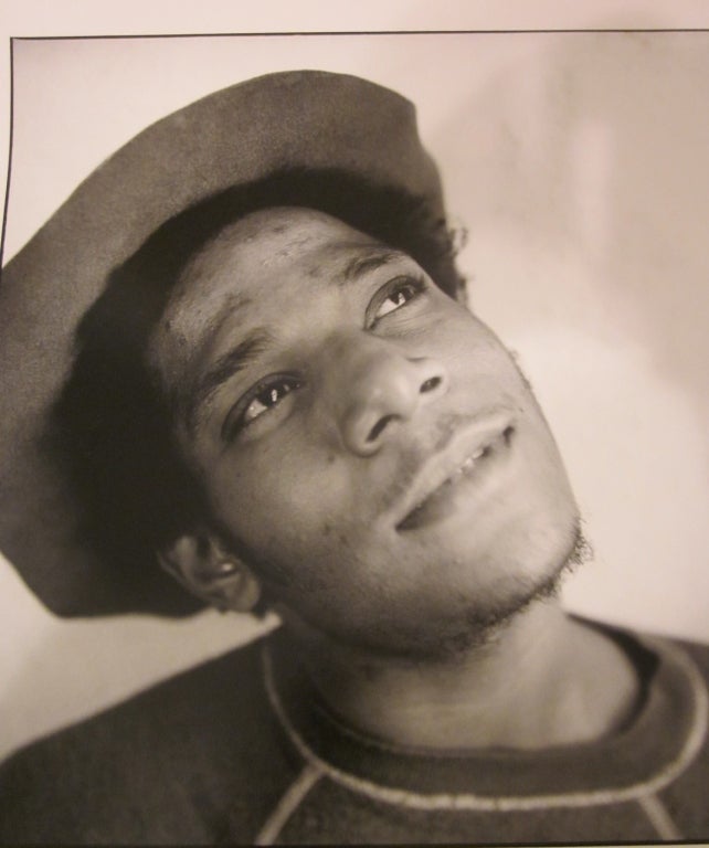 Jean Michel-Basquiat (1960-1988), 6 Silbergelatine-Fotografien, aufgenommen von Ari Marcopoulos.

Die ursprüngliche Suite enthielt 7 Fotos, von denen nur noch 6 vorhanden sind.

2 - 11 x 14, 3 - 16 x 20 und 1 - 20 x 24

Basquiat wurde 1960 in