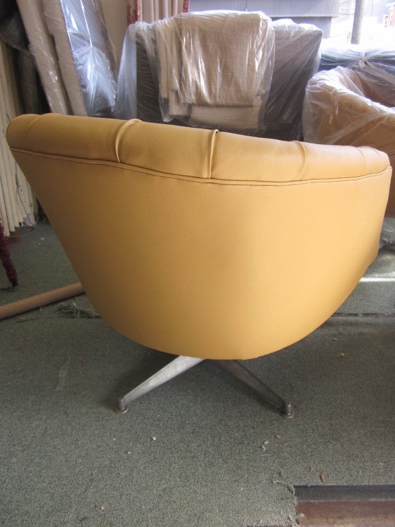 Mid-Century Modern Pair of Ward Bennett Tufted Swivel Lounge Chairs