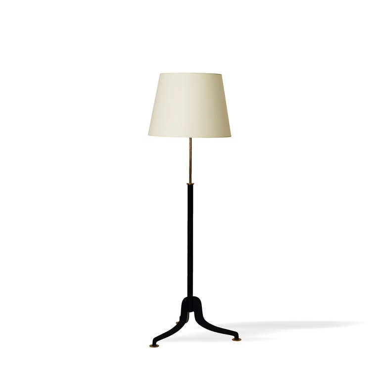 Standing lamp with telescoping height and tripod base, model number 22597, by Josef Frank (1885-1967) for Svenskt Tenn, Stockholm, executed in enameled metal and brass. Sweden, mid-20th century.Maker stamp.

The brass section of the upright pulls
