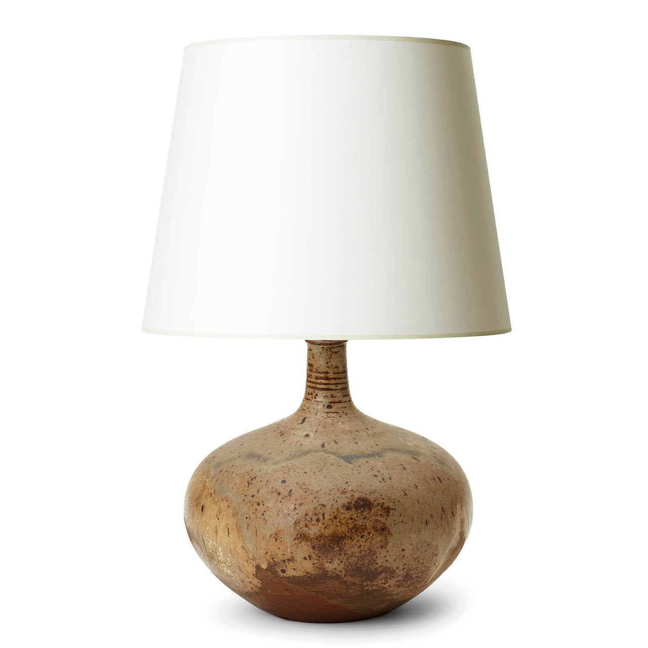 Table lamp with bulb shaped base and attenuated neck by Vallauris potter Jacky Coulle, hand-turned by the artist in stoneware with evocative semi-matte earthy glazes. Inscribed signature. Coulle and numerous other ceramists flocked to this are in