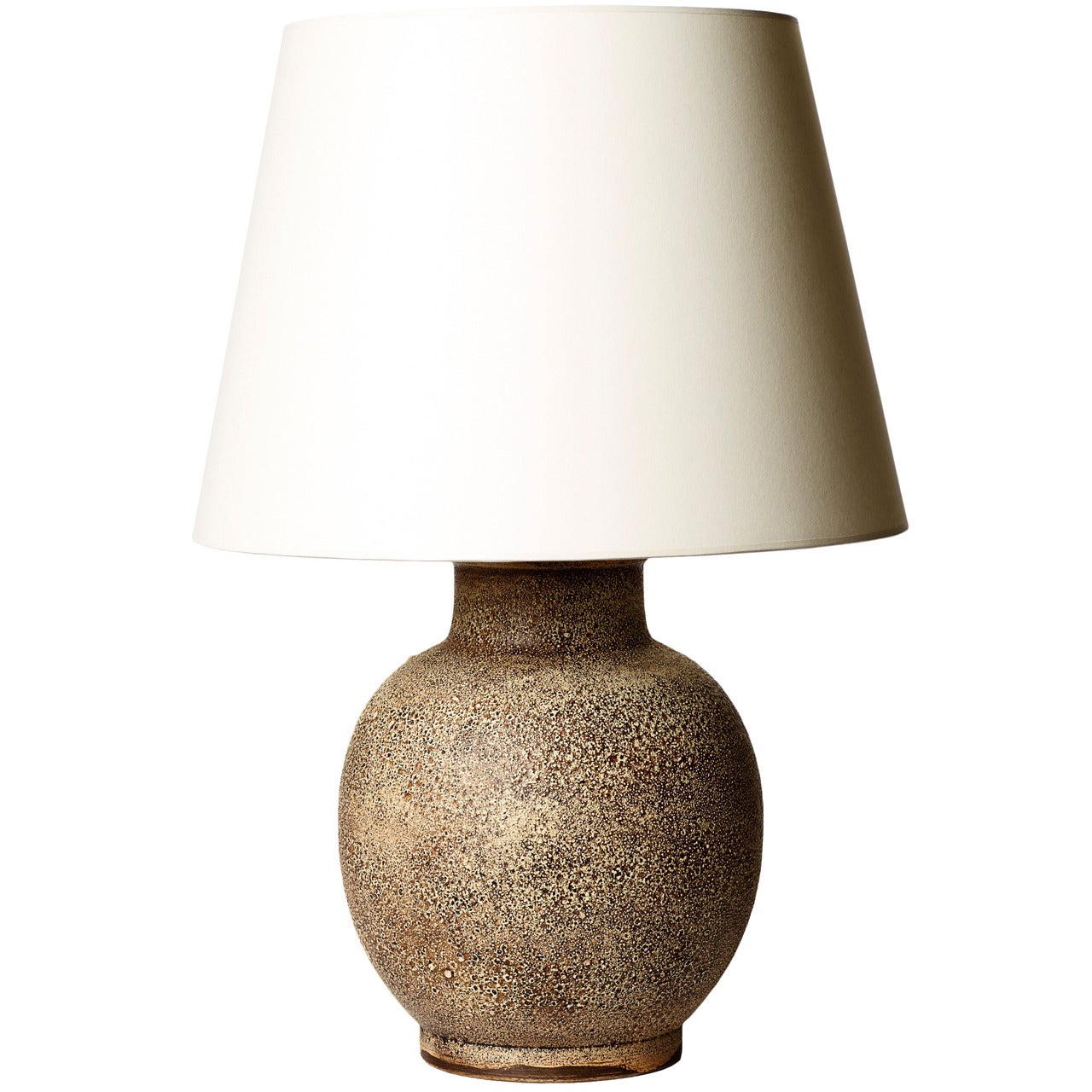 Table lamp in ceramic with "lunar terrain" texture by Keramos