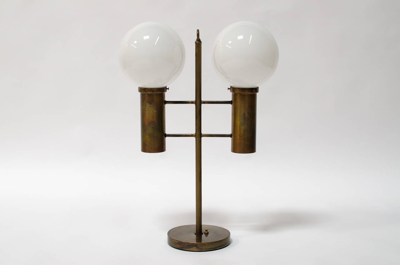 Beautiful bronze architectural table lamp designed by Stuart Barnes for Robert Long, circa 1960s, Sausalito, CA. This lamp has four bulb sockets, two on the top and two on the bottom. Two-way switch allows top to light up, or all four. Lamp is fully