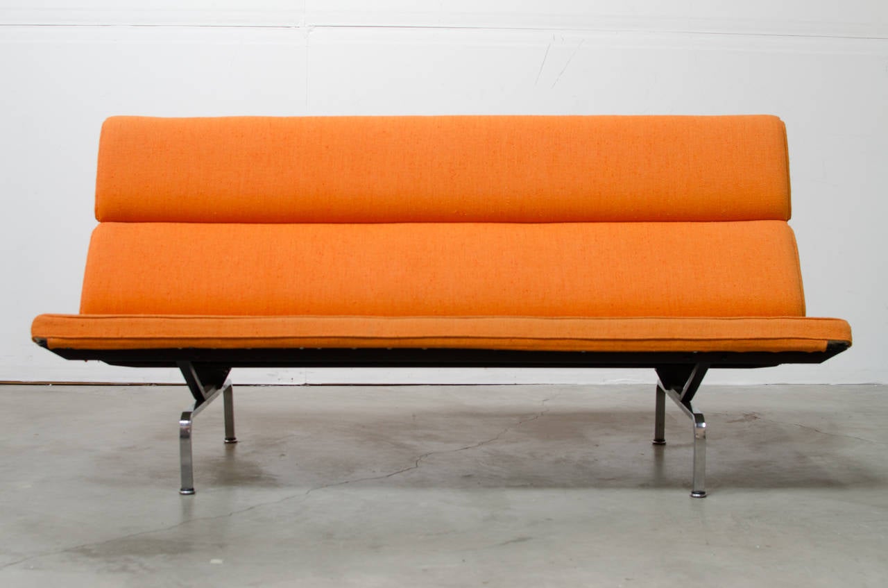 Mid-20th Century Compact Sofa by Charles Eames for Herman Miller