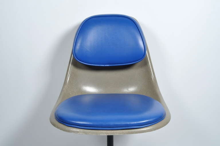 Mid-20th Century Rare Eames PSCC Padded Side Desk Chair Herman Miller For Sale