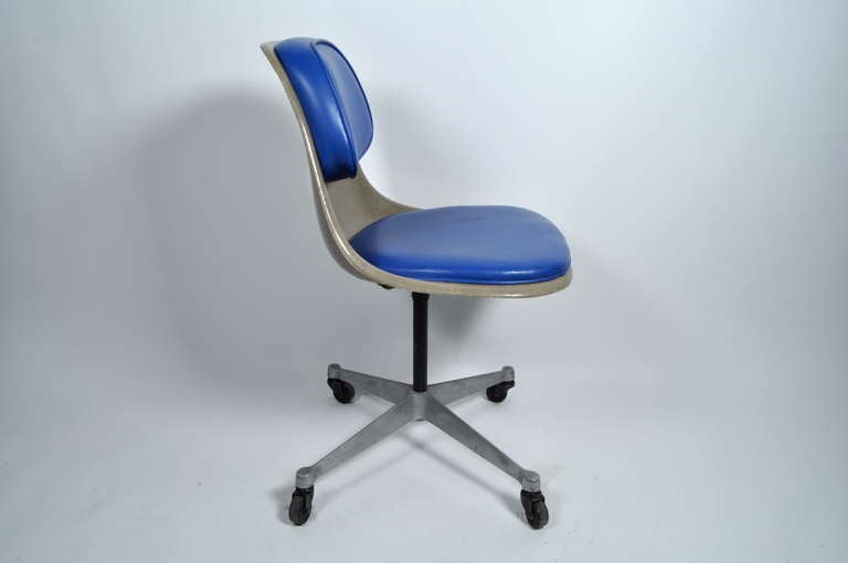 Rare Eames PSCC Padded Side Desk Chair Herman Miller In Excellent Condition For Sale In Berkeley, CA