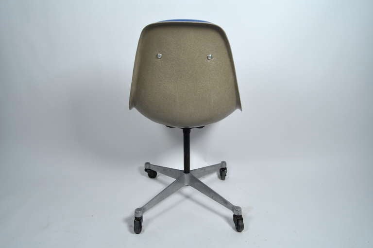 Fiberglass Rare Eames PSCC Padded Side Desk Chair Herman Miller For Sale