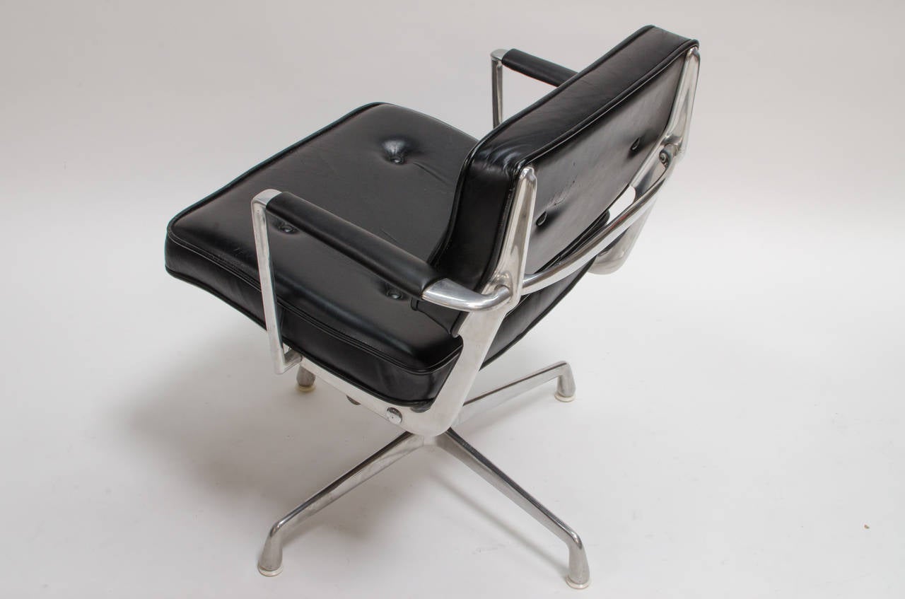 Charles Eames ES 102 Intermediate Swivel Task Armchair, 1968 1
